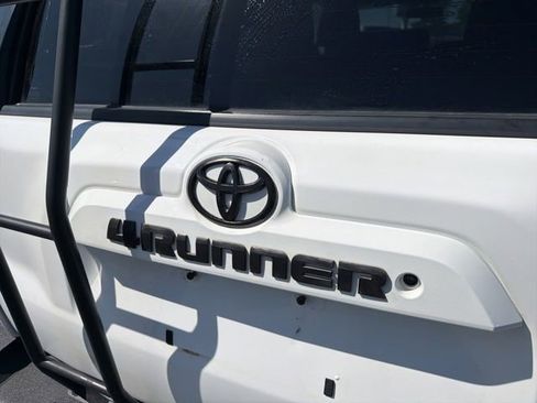 Used 2016 Toyota 4Runner SR5 AWD/4WD image 28
