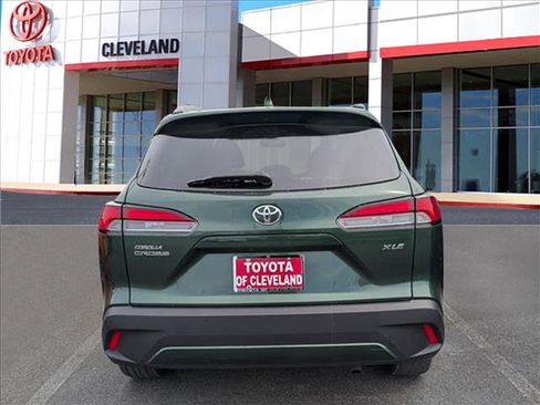 Used 2024 Toyota Corolla Cross XLE image 6