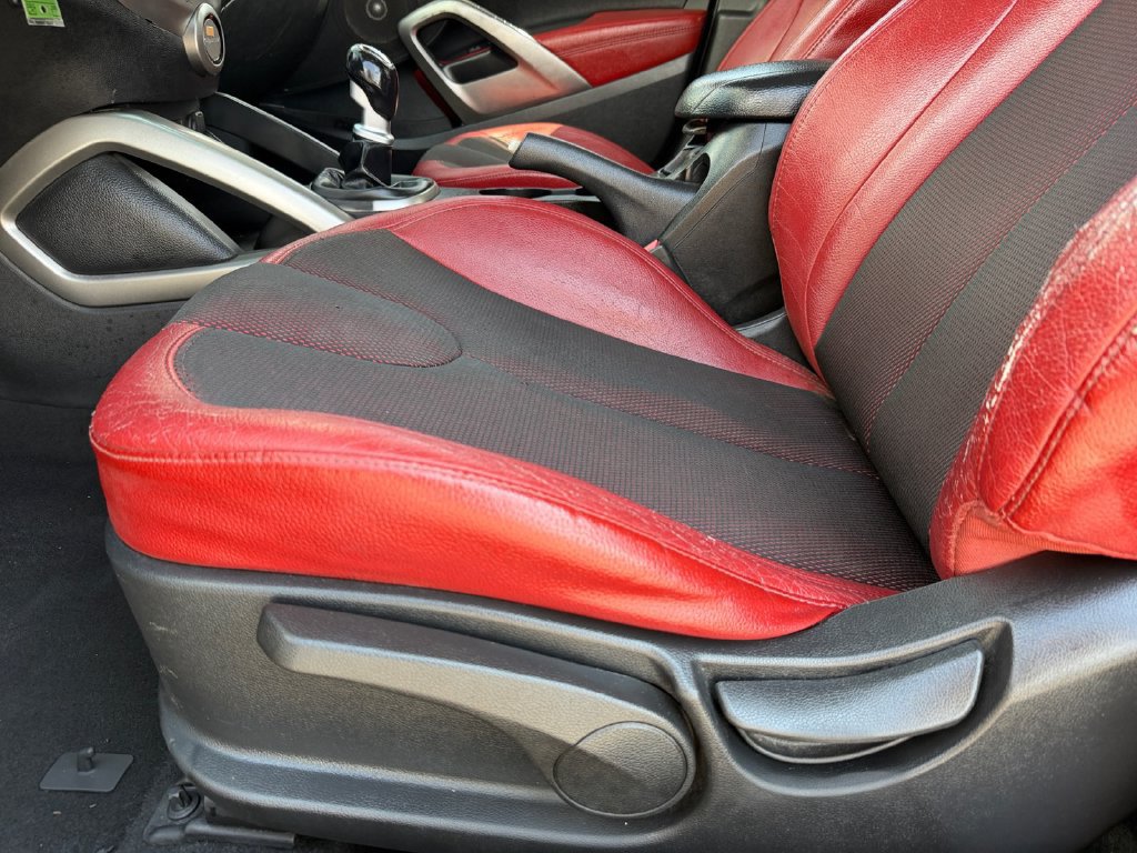 Used 2012 Hyundai Veloster w/ Style Pkg FWD image 14