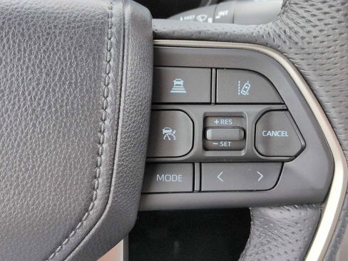 Used 2025 Toyota Tundra Limited AWD/4WD image 25