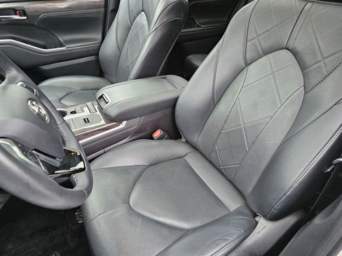 Used 2021 Toyota Highlander Platinum AWD/4WD image 23