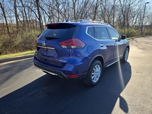 Used 2019 Nissan Rogue SV image 3