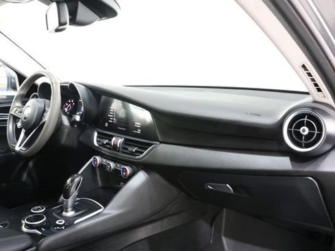 Used 2017 Alfa Romeo Giulia AWD image 15