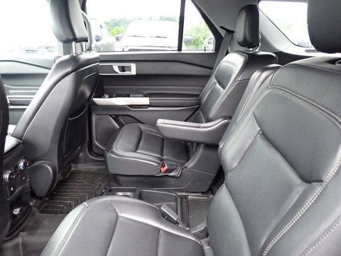 Used 2020 Ford Explorer XLT w/ Equipment Group 202A AWD/4WD image 12