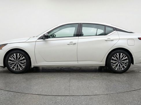 Used 2025 Nissan Altima 2.5 SV FWD image 5