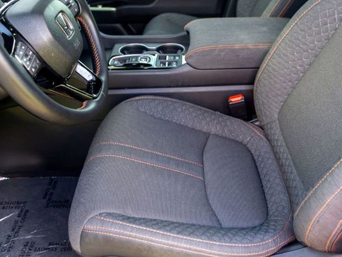 Used 2025 Honda Pilot Sport image 10