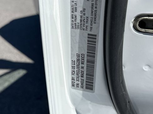 Used 2024 RAM 2500 Big Horn image 32