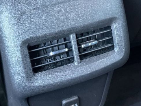 Used 2024 Chevrolet Equinox LT image 44