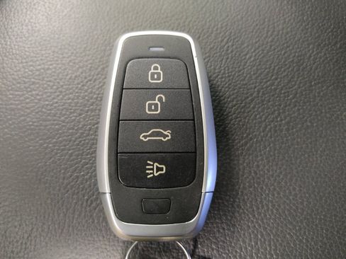 Used 2018 Hyundai Santa Fe Limited w/ Cargo Package FWD image 32