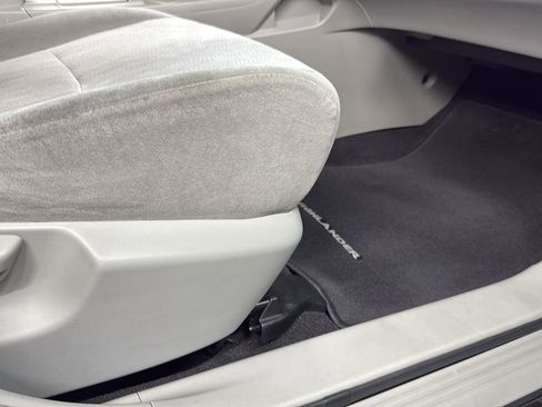 Used 2011 Toyota Highlander 2WD image 25