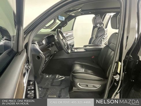 Used 2022 Jeep Grand Wagoneer Series II AWD/4WD image 11