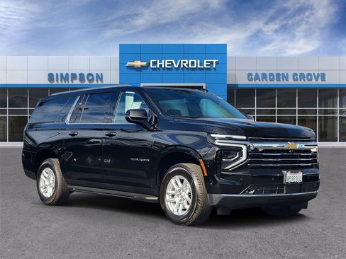 Used 2026 Chevrolet Suburban LT w/ Comfort Package image 1