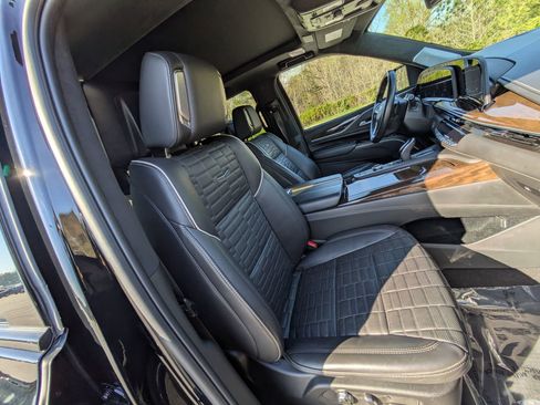 Used 2023 Cadillac Escalade Sport Platinum w/ Heavy-Duty Trailer Package AWD/4WD image 32