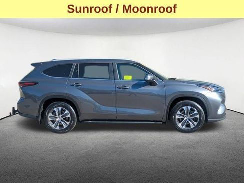 Certified 2024 Toyota Highlander XLE AWD/4WD image 4
