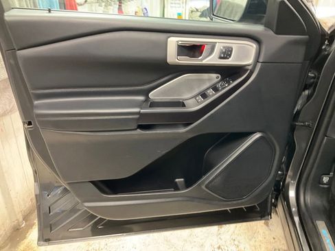 Used 2020 Ford Explorer Platinum w/ Premium Technology Package image 10