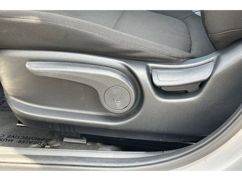 Used 2021 Hyundai Venue SE FWD image 14
