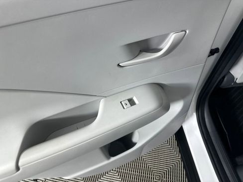 Used 2024 Hyundai Kona SE AWD/4WD image 15
