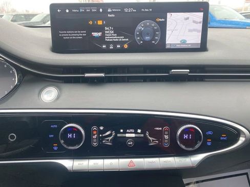 Used 2022 Genesis GV70 2.5T w/ Select Package image 13