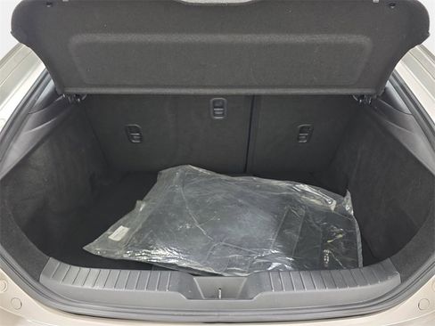 Used 2023 MAZDA MAZDA3 Hatchback w/Premium Plus Pkg image 35