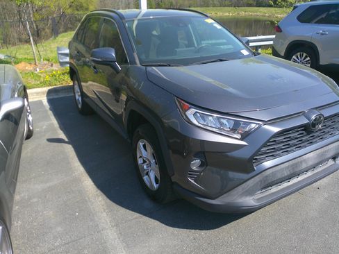 Used 2021 Toyota RAV4 XLE image 3