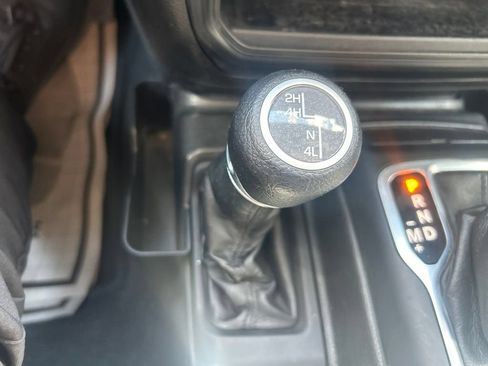 Used 2022 Jeep Gladiator Sport AWD/4WD image 17