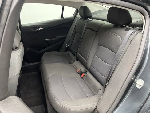 Used 2018 Chevrolet Cruze LT w/ Convenience Package image 10