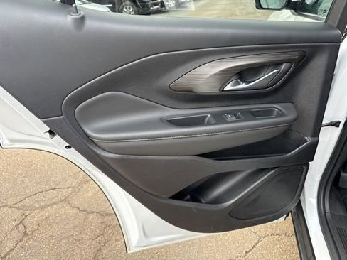 Used 2023 GMC Terrain SLE image 17