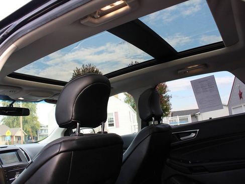 Used 2018 Ford Edge Titanium w/ Technology Package image 11