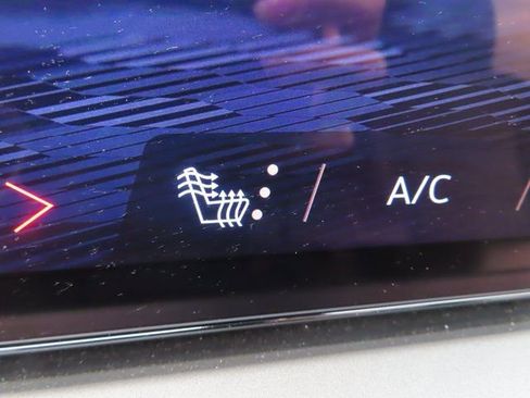 Used 2025 Chevrolet Traverse LT w/ Sun and Wheel Package image 29