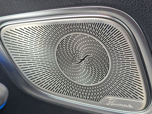 Used 2025 Mercedes-Benz GLC 300 4MATIC image 26