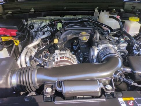 Used 2024 Jeep Gladiator Sport AWD/4WD image 25