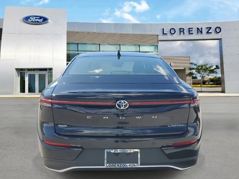 Used 2023 Toyota Crown Limited image 6