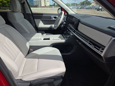 Used 2025 Hyundai Santa Fe SEL FWD image 31