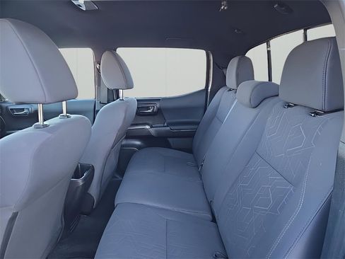 Used 2019 Toyota Tacoma TRD Sport image 12