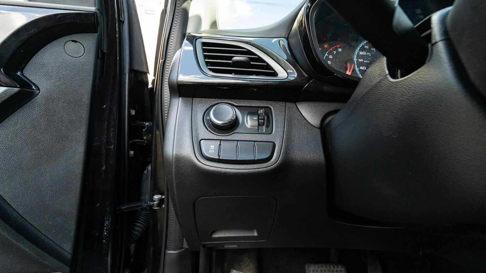 Used 2021 Chevrolet Spark LT FWD image 41