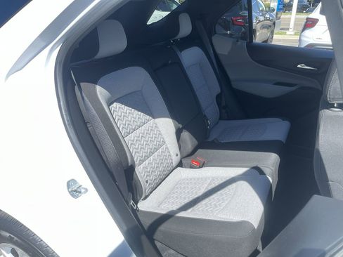 Used 2022 Chevrolet Equinox LS w/ LS Convenience Package FWD image 24