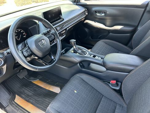 Used 2025 Honda HR-V Sport image 16