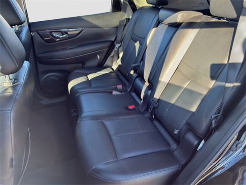 Used 2018 Nissan Rogue SL w/ Premium Package image 14