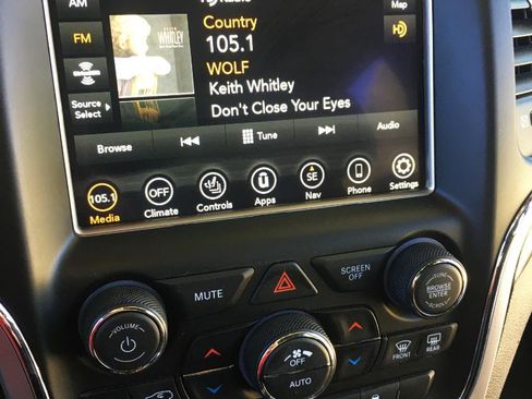 Used 2018 Jeep Grand Cherokee Altitude image 24