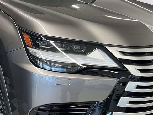 Used 2023 Lexus LX 600 4WD w/ Luxury Package image 9