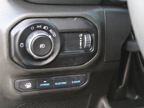 Used 2023 Jeep Wrangler Unlimited Sahara image 13