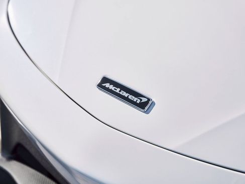 Used 2023 McLaren Artura RWD image 9