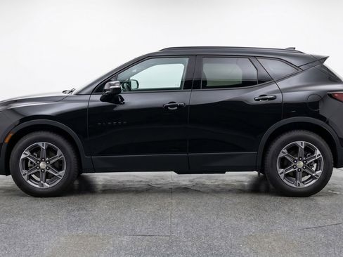 Used 2025 Chevrolet Blazer LT FWD image 5