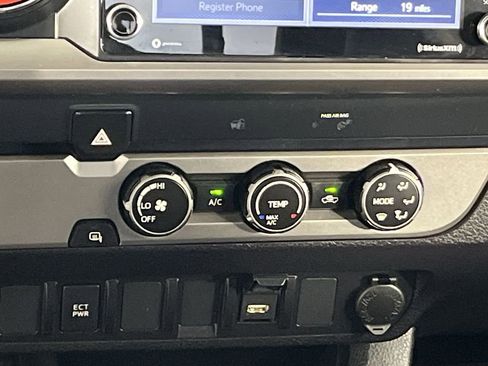 Used 2023 Toyota Tacoma SR5 w/ SR5 Appearance Package RWD image 18