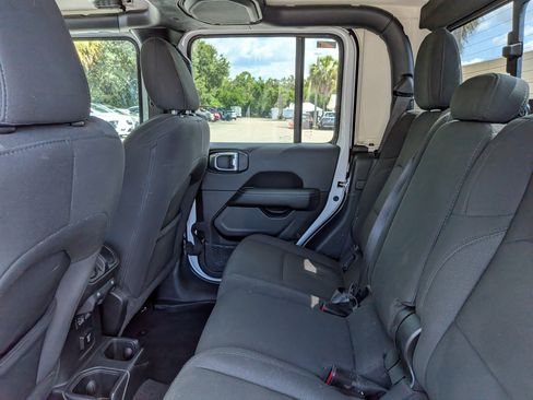Used 2023 Jeep Gladiator Overland AWD/4WD image 14