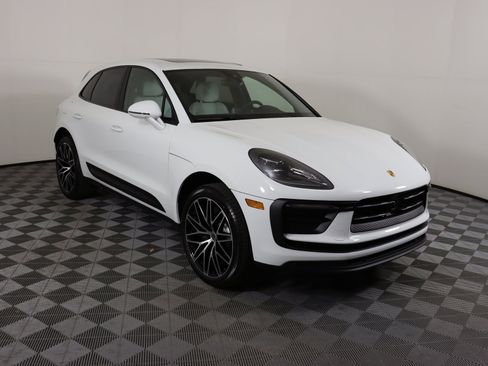 Used 2025 Porsche Macan image 5