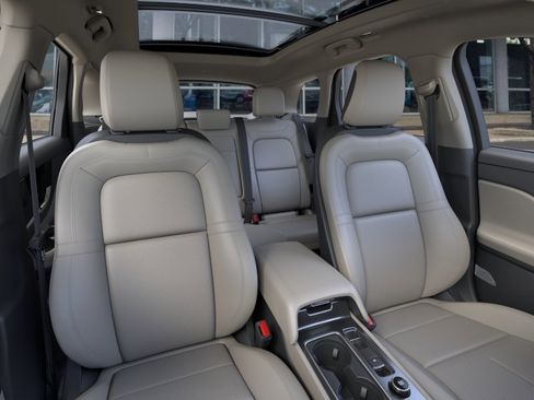 Used 2026 Lincoln Corsair Premiere image 10