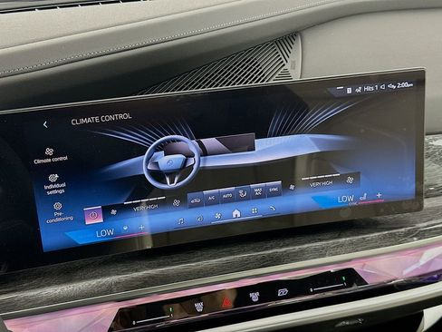 Used 2025 BMW i7 eDrive50 w/ Executive Package RWD image 14