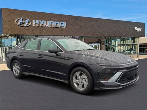 Certified 2025 Hyundai Sonata SE image 1