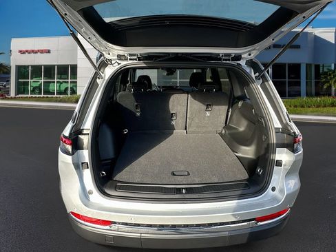 New 2025 Jeep Grand Cherokee Laredo image 33